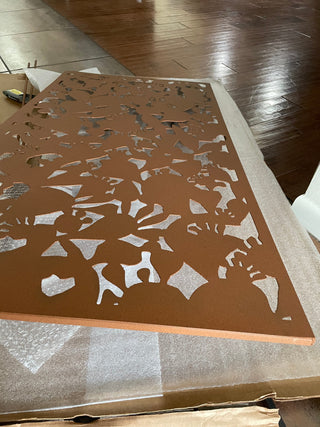 Opciones de diseño de arte de pared de metal o mampara de privacidad personalizada