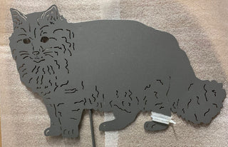 Arte de pared o de jardín con gato de pelo largo