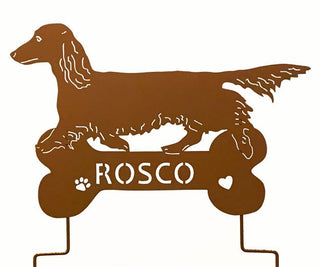 Estatua de perro salchicha de pelo largo o arte mural de perro